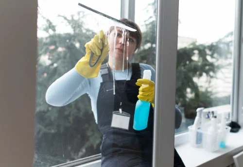 Nettoyage de vitres intérieures et extérieures à la Chapelle-Gauthier
